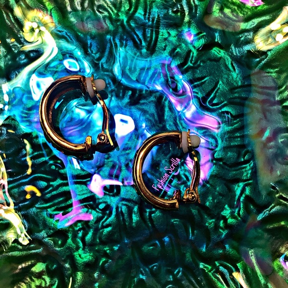 Chanel Vintage Gold Cut Out Logo Hoop Clip On Earrings - Picture 12 of 13